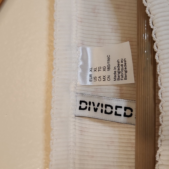 Divided White Ribbed Top - Picture 3 of 4